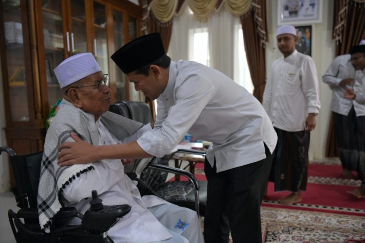 Wagub Aceh Fadhlullah Halalbihalal ke Kediaman Abon Arongan