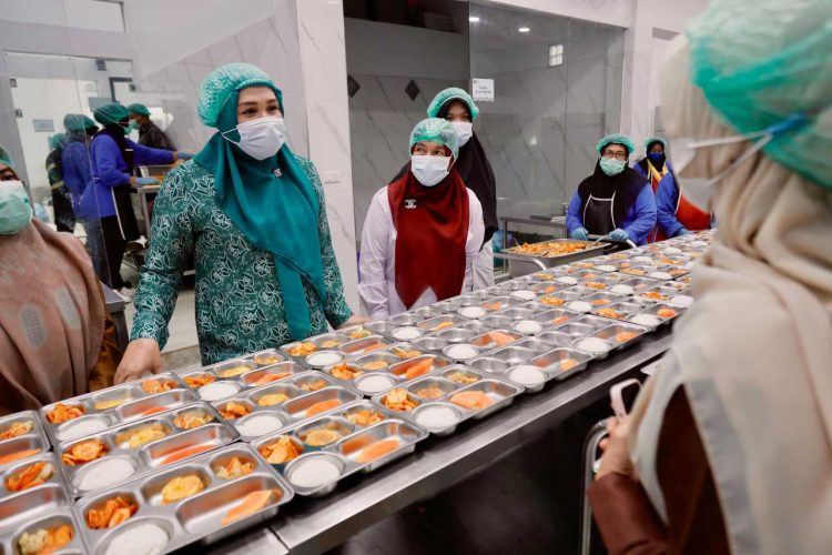 Ketua PKK Aceh Tinjau Dapur SPPG dan Pelaksanaan Makan Bergizi Gratis di Lambhuk