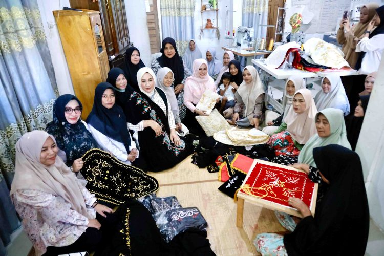 Motif Aneuk Mulieng Jadi Ikon Baru, Fitri Souvenir Bawa Kerajinan Khas Aceh Go Internasional