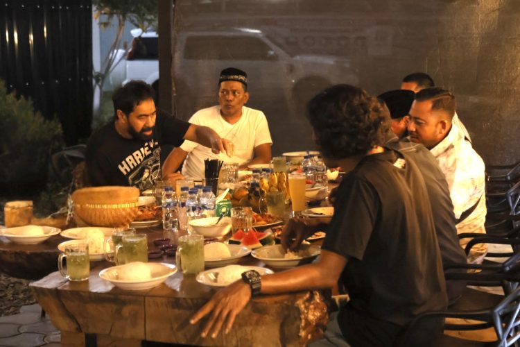 Mualem Terima Sekjen dan Bendahara Umum Baru Partai Aceh