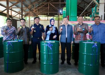 ARC USK Ekspor Satu Ton Nilam Aceh Pakai Pesawat Garuda ke Paris