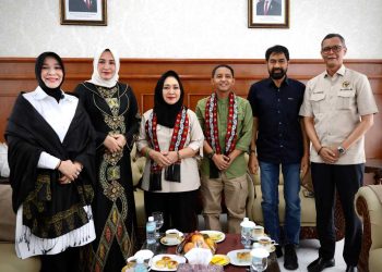 Menhut dan Komisi IV DPR RI Dipimpin Titiek Soeharto Tiba di Aceh, Disambut Gubernur Mualem
