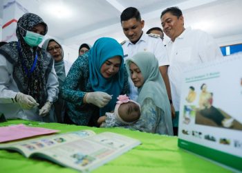 Pekan Imunisasi Dunia, Ketua TP PKK Aceh Kunjungi Posyandu Gampong Beurawe