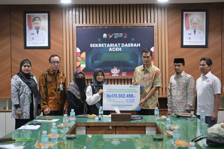 BPJS Ketenagakerjaan Serahkan Santunan untuk Keluarga Abu Razak