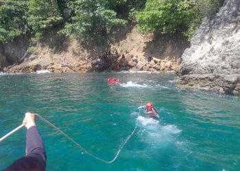 Basarnas Banda Aceh Lakukan Penyelamatan Remaja Terpeleset dari Tebing Pantai Ujung Pancu