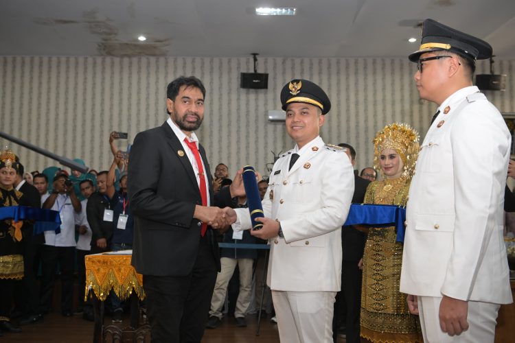 Bek Syeh Syoh, Pesan Khas Mualem Iringi Pelantikan Wali Kota dan Wakil Wali Kota Langsa