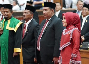 DPRA Lantik 3 Anggota Baru dari Partai Aceh, Termasuk Salmawati Istri Mualem
