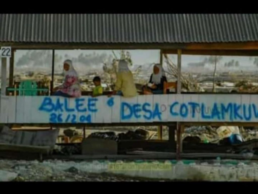 Gampong Cot Lamkuweueh satu bulan setelah Tsunami Aceh