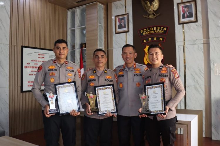 Kapolresta Banda Aceh Beri Penghargaan Tiga Polisi Teladan, Salah Satunya Ipda Mirzan