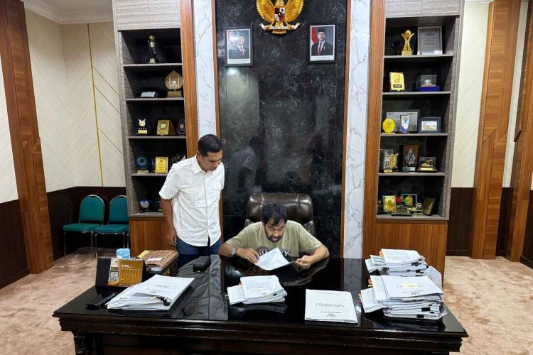 Gubernur Muzakir Manaf Tiba di Banda Aceh, Langsung Bekerja hingga Larut Malam