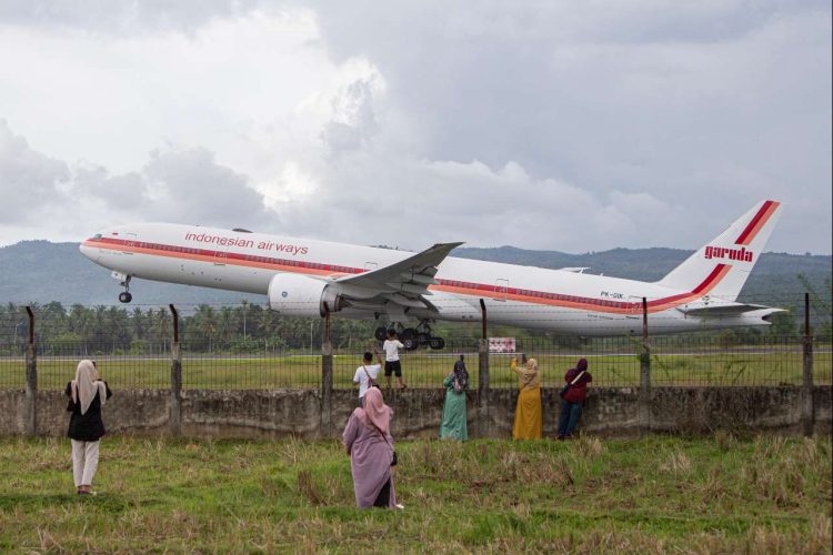 Pesawat Garuda Indonesia Terbangkan 392 Jemaah Haji Aceh Kloter 3 Menuju Tanah Suci