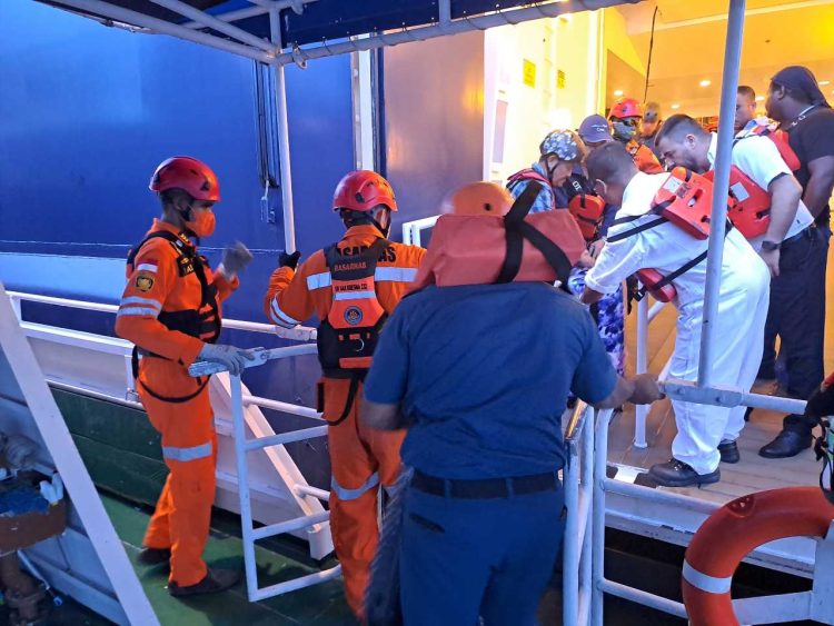 Tim SAR Evakuasi Dua WNA Penumpang Kapal Pesiar Berbendera Malta di Perairan Aceh