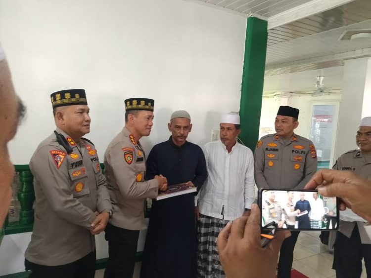 Kapolresta Banda Aceh Bersilaturahmi dengan BKM Masjid Tgk Dianjong dan Perangkat Gampong Peulanggahan