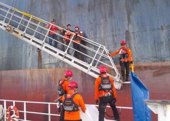 Tim SAR Evakuasi ABK WN Filipina dari Kapal Tanker ke RSUDZA Banda Aceh