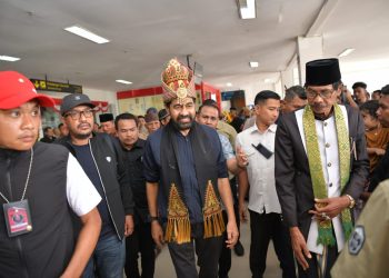 4 Pulau Kembali Milik Aceh, Gubernur Mualem Disambut bak Pahlawan di Bandara Sultan Iskandar Muda