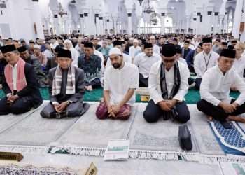 Mualem dan Kak Ana Shalat Idul Adha di Masjid Raya Baiturrahman