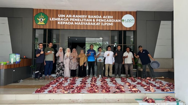 Artis Cut Yanti Salurkan Hewan Kurban lewat LP2M UIN Ar-Raniry di Idul Adha 1446 H