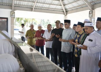Wagub Aceh Ziarahi Makam Habib Bugak, Ulama Pewakaf Legendaris untuk Jemaah Haji Aceh