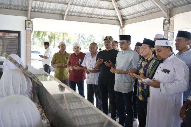 Wakil Gubernur Aceh, H. Fadhlullah,SE  dan rombongan ziarah ke makam salah satu ulama besar Aceh abad ke-18, Habib Abdurrahman bin Alwi Alhabsyi atau lebih dikenal dengan sebutan Habib Bugak, pada Minggu, 22 Juni 2025.