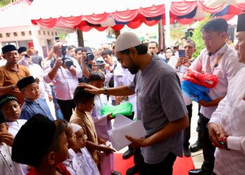 Gubernur Mualem Beri Santunan Meugang kepada 1.000 Anak Yatim di Aceh Barat