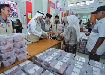 UIN Ar-Raniry Bagikan 2.300 Paket Daging Kurban Bantuan Uni Emirat Arab