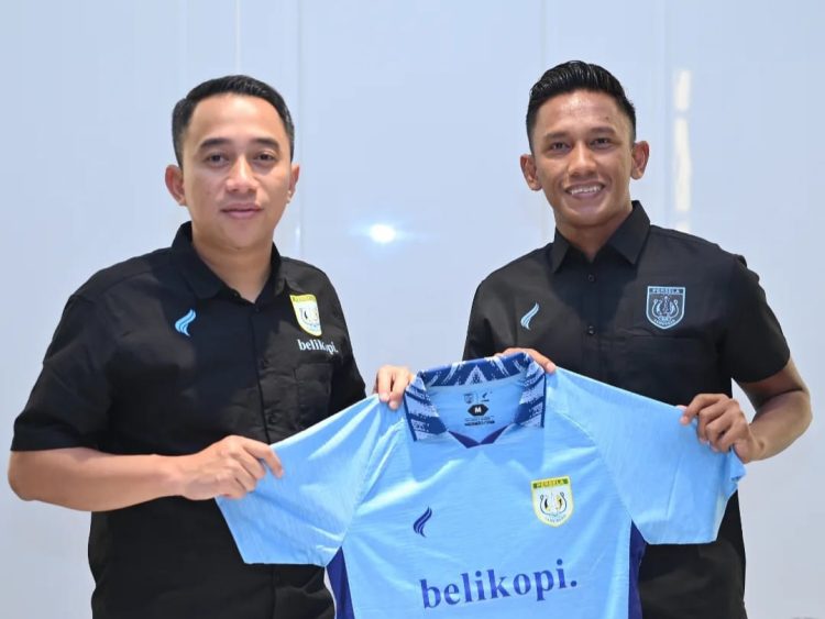 Adam Maulana Resmi Berseragam Persela, Ucapkan Terima Kasih untuk Persiraja dan Suporter