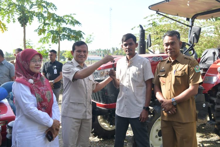 Bantuan Alsintan dari Kementan Disalurkan untuk Petani 3 Kabupaten di Aceh