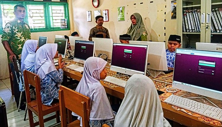 Siswa MIN 29 Aceh Besar Belajar Literasi Sains Lewat E-Book Interaktif