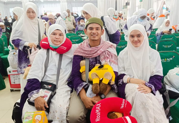 Kakak Beradik Asal Pidie Ini Nikmati Ibadah Haji di Usia Muda
