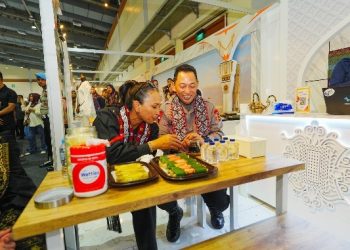 Kapolri Listyo Sigit Nikmati Kupi Khop di Stan Bhayangkari Aceh