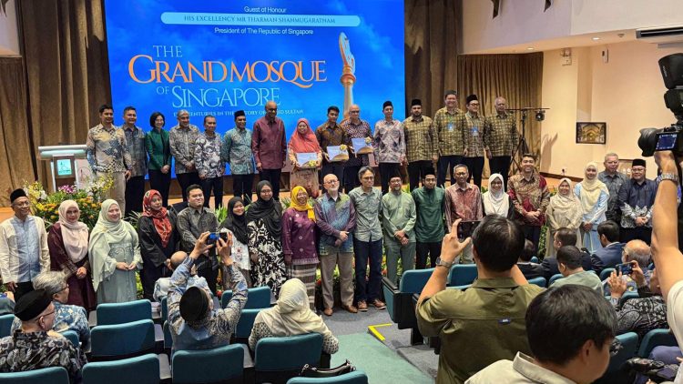 Prof Eka Srimulyani Jadi Kontributor Buku ‘The Grand Mosque of Singapore’ yang Diluncurkan Presiden Singapura