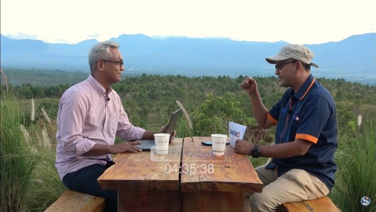 Pakar migas nasional asal Aceh, Mohammad Fahmi, ST., M.Sc., saat berbincang dalam program podcast bersama Dr Mukhlisuddin Ilyas, M.Pd, CEO Sagoetv, Rabu (2/7/2025). Dalam wawancara tersebut, Fahmi mengungkap potensi cadangan migas Aceh yang mencapai 9 miliar barrel oil equivalent (BOE) yang belum ditemukan.