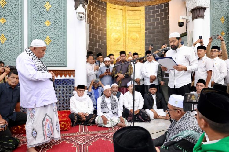 Abu Paya Pasi Resmi Dikukuhkan sebagai Imam Besar Masjid Raya Baiturrahman Aceh
