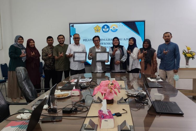 Dosen Muda Sosiologi USK Dibekali Pelatihan Menulis Buku Ajar