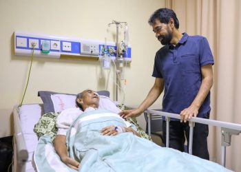 Gubernur Aceh Muzakir Manaf Jenguk Mantan Juru Runding GAM Teungku Nasruddin di RSUDZA