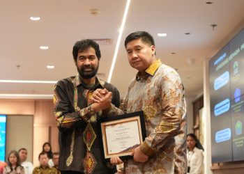 Gubernur Aceh Muzakir Manaf Raih Penghargaan KemenPKP pada Hari Perumahan Nasional 2025