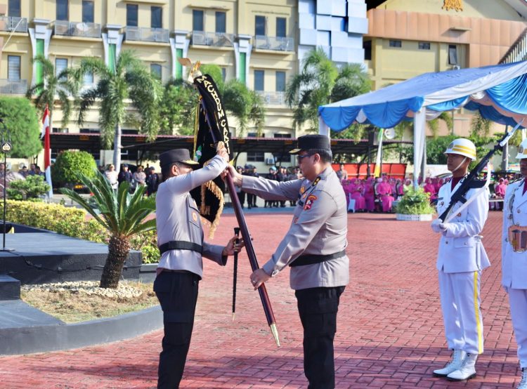 Kapolda Aceh Berganti, Brigjen Marzuki Ali Basyah Terima Pataka Machdum Sakti dari Irjen Achmad Kartiko