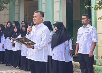 Ketua DPRK Aceh Besar Jadi Pembina Upacara di MIN 29, Sampaikan Pesan Inspiratif ke Siswa
