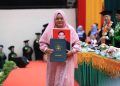 Kisah Haru di Wisuda USK, Kakak Terima Ijazah Kedokteran untuk Adik yang Telah Tiada
