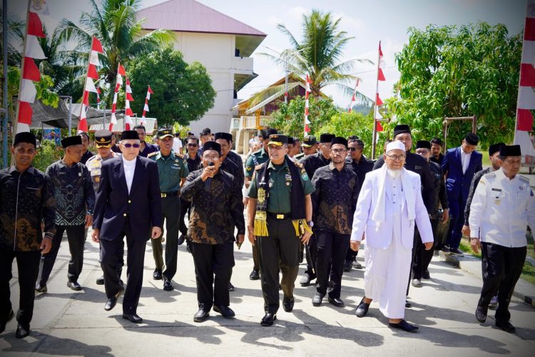Pangdam Iskandar Muda Beri Kuliah Umum di Dayah Jeumala Amal