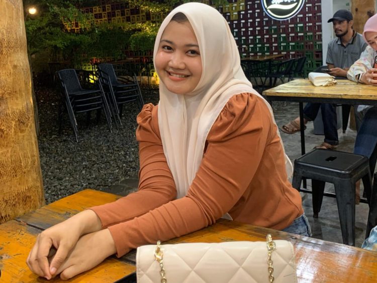 Separuh Panggung yang Tak Pernah Ditempuh: Hambatan Perempuan dalam Dunia Seni Desa