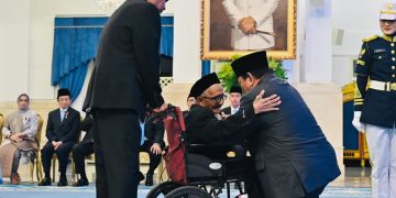 Teungku Nyak Sandang Penyumbang Pesawat Pertama RI Dianugerahi Bintang Jasa oleh Presiden Prabowo