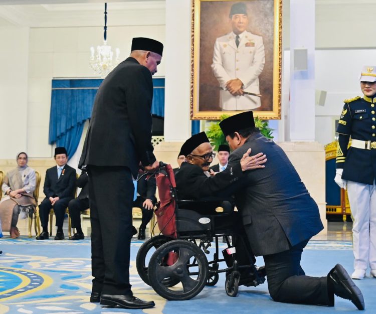 Teungku Nyak Sandang Penyumbang Pesawat Pertama RI Dianugerahi Bintang Jasa oleh Presiden Prabowo