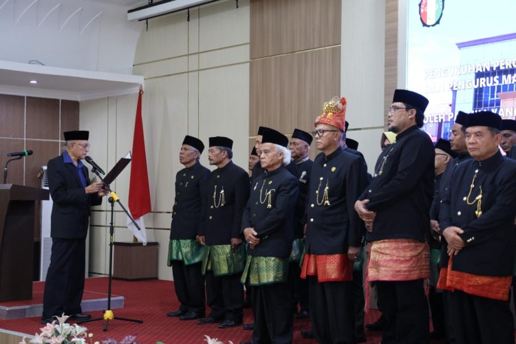 Pengurus Majelis Adat Aceh PAW 2021–2026 Resmi Dikukuhkan Wali Nanggroe