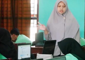 Dari Honorer ke PPPK, Kisah Inspiratif Ruwaidawati Mengajar di Kelas Digital MTsN 1 Gayo Lues