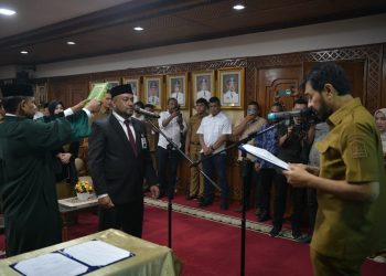 Gubernur Mualem Lantik Fadhil Ilyas Jadi Dirut Bank Aceh Syariah