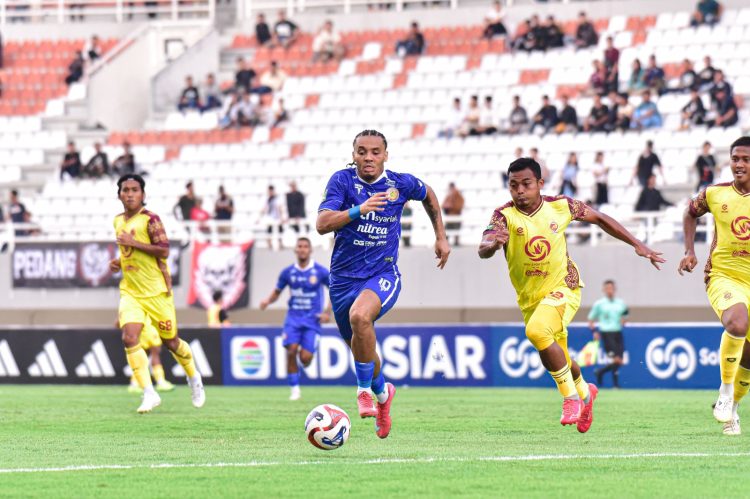 Dua Gol Connor Flynn Antar Persiraja Bangkit dan Kalahkan Sriwijaya FC