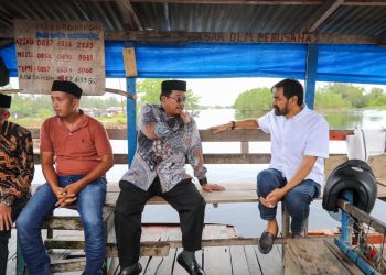 Gubernur Mualem Naik Rakit Tinjau Akses Terisolasi di Kuala Baru Aceh Singkil