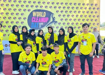 Mahasiswa UIA Ambil Bagian di World Cleanup Day 2025 Bireuen, Aksi Bersih Pantai Kuala Raja