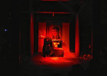 Monolog ‘Tubuh yang Tak Pernah Takluk’ Hidupkan Semangat Cut Nyak Dhien di Rumah Sejarahnya